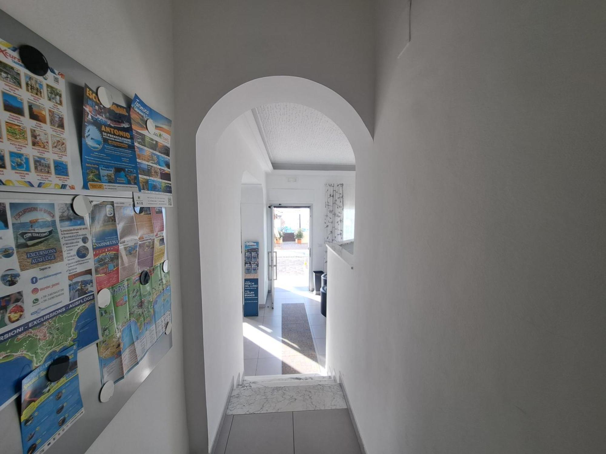 Maniel Beach Hotel Letojanni Exterior foto