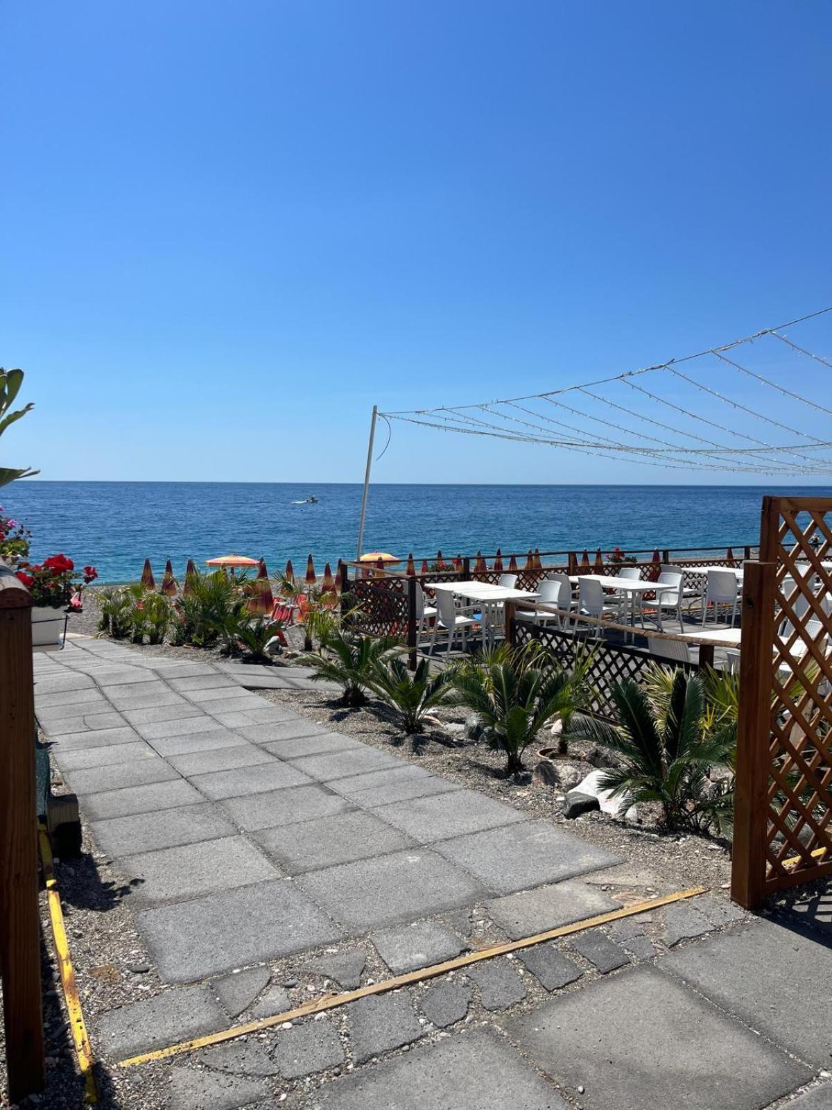 Maniel Beach Hotel Letojanni Exterior foto
