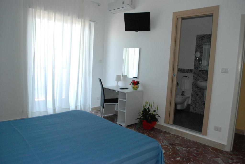 Maniel Beach Hotel Letojanni Habitación foto