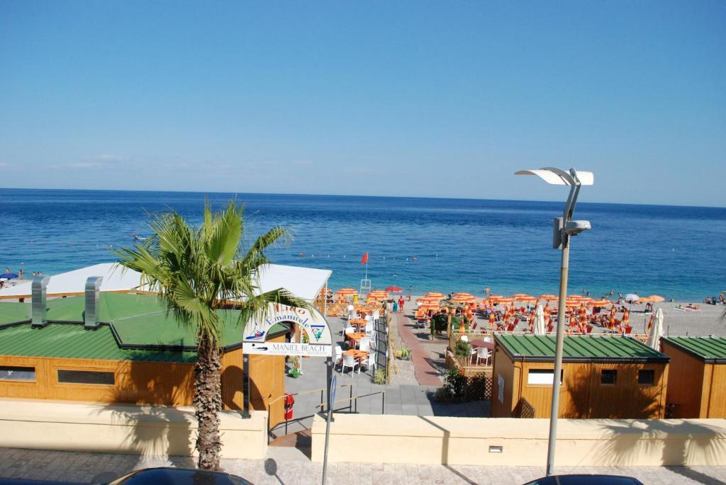 Maniel Beach Hotel Letojanni Exterior foto